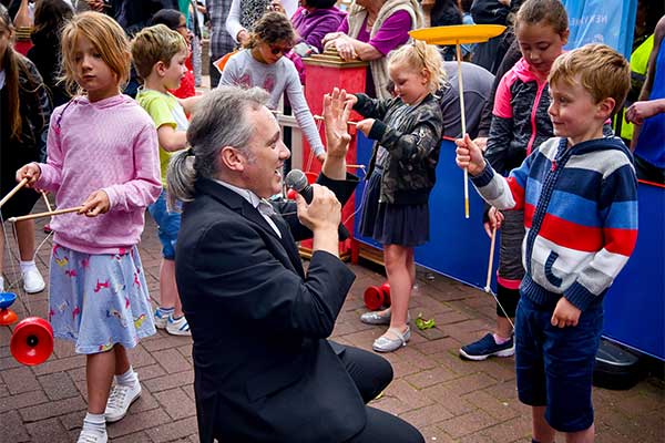 Andrew Van Buren outdoor shows circus skills workshop
